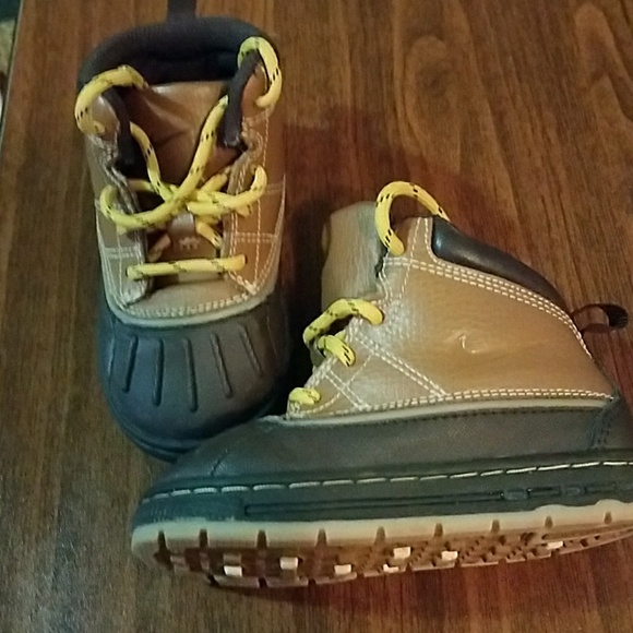 Nike Other - Nike Woodside toddler avg boots
